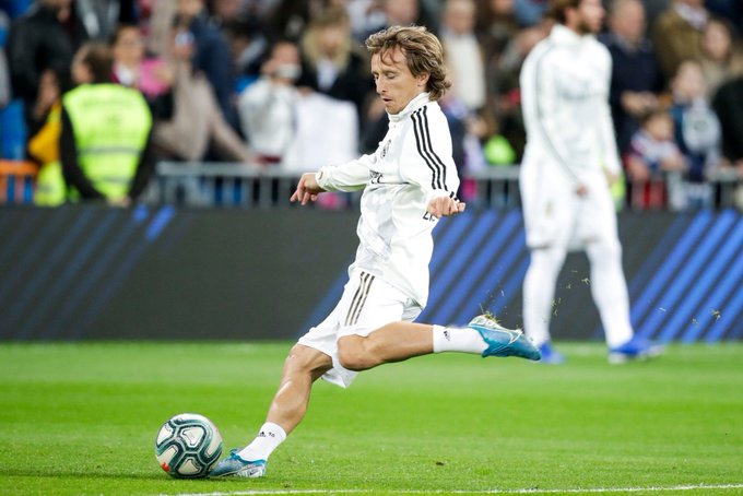 中场：莫德里奇 身价2000万