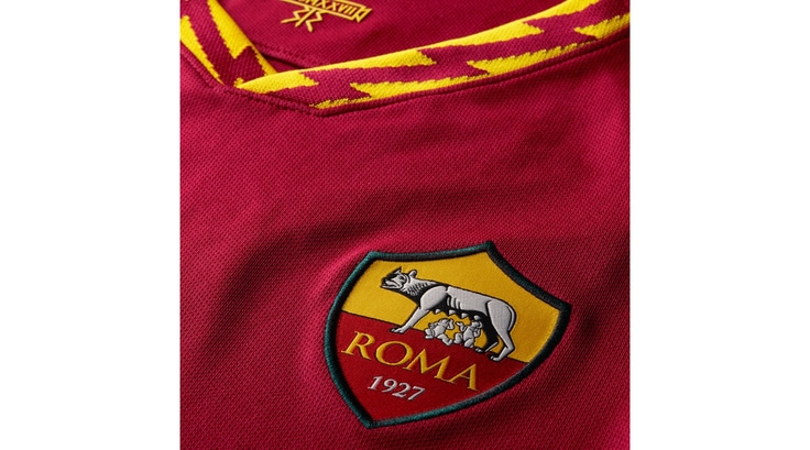 罗马新赛季球衣 1细节霸气