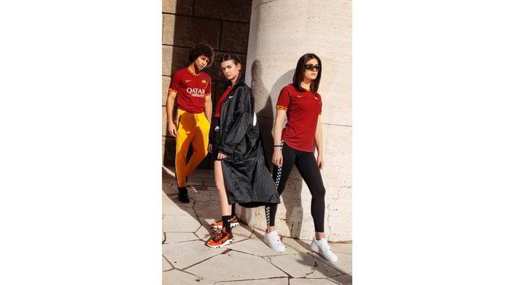 罗马新赛季球衣 1细节霸气