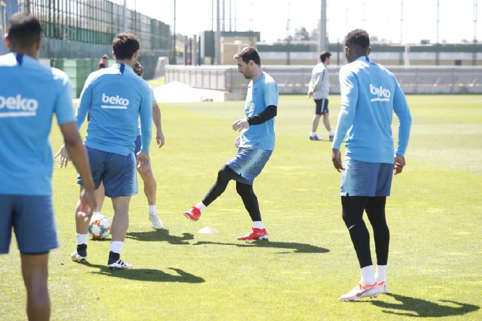 梅西开心训练已拂去欧冠阴影