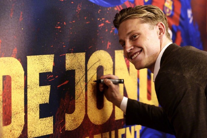 巴萨久盼一人终于亮相了！