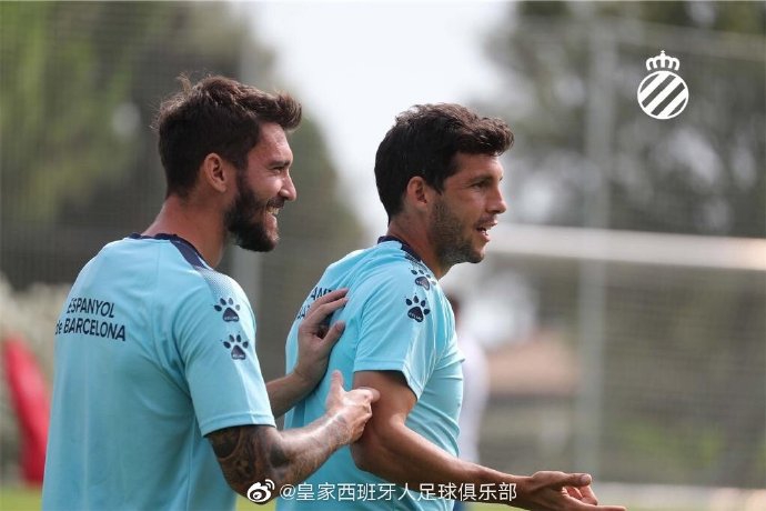 武磊备战西甲新赛季 脸上笑容灿烂