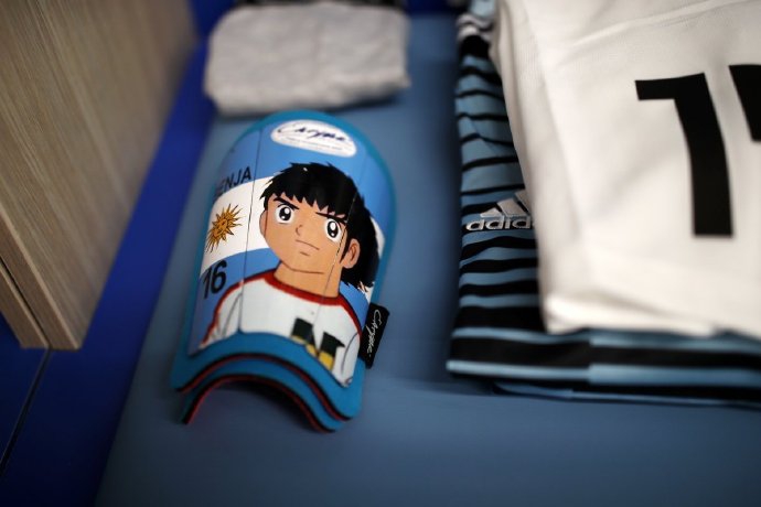 C罗内马尔的护腿板长这样