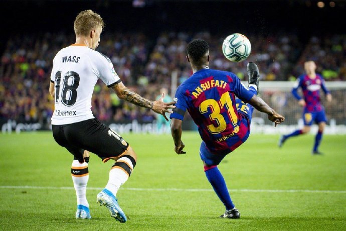 他比梅西的16岁更耀眼