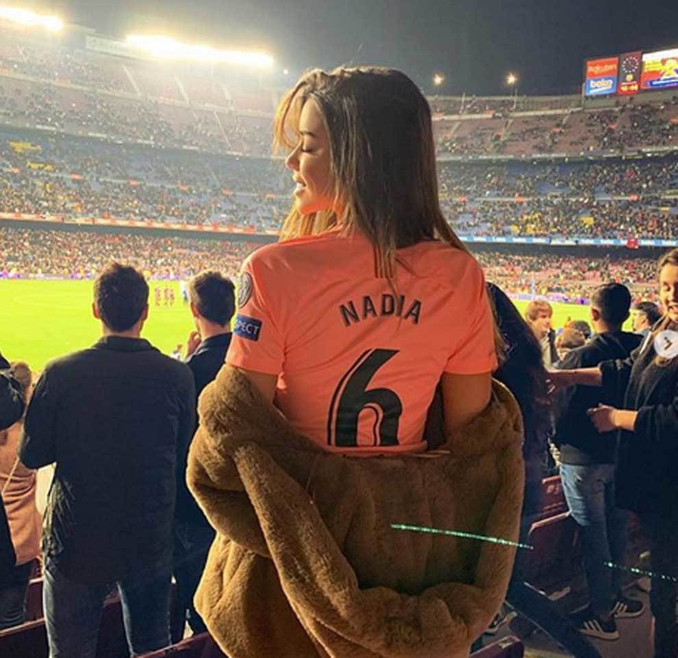 巴萨悍将女友绝世好臀 露半球勾诱