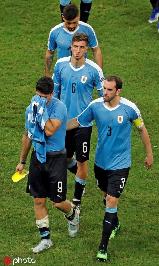 苏牙罚失点球 出局后掩面痛哭