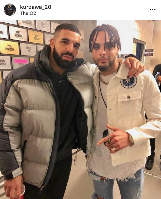 与库尔扎瓦合影