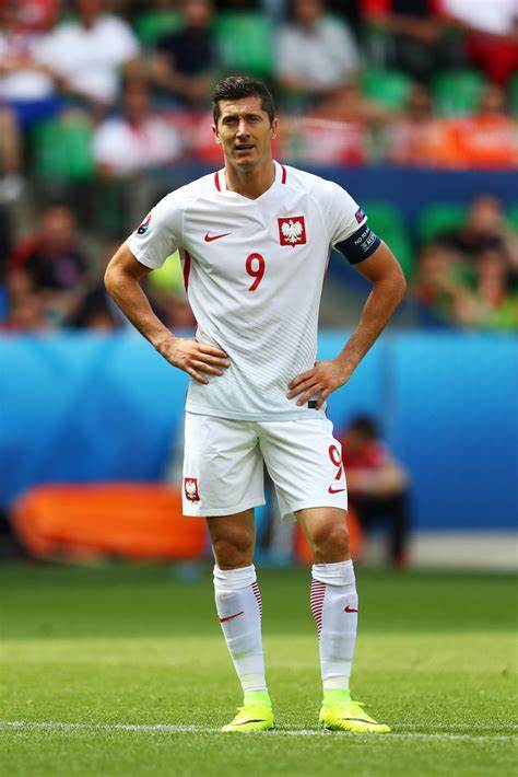 从大罗巴蒂到苏神莱万 谁是你最爱的9号