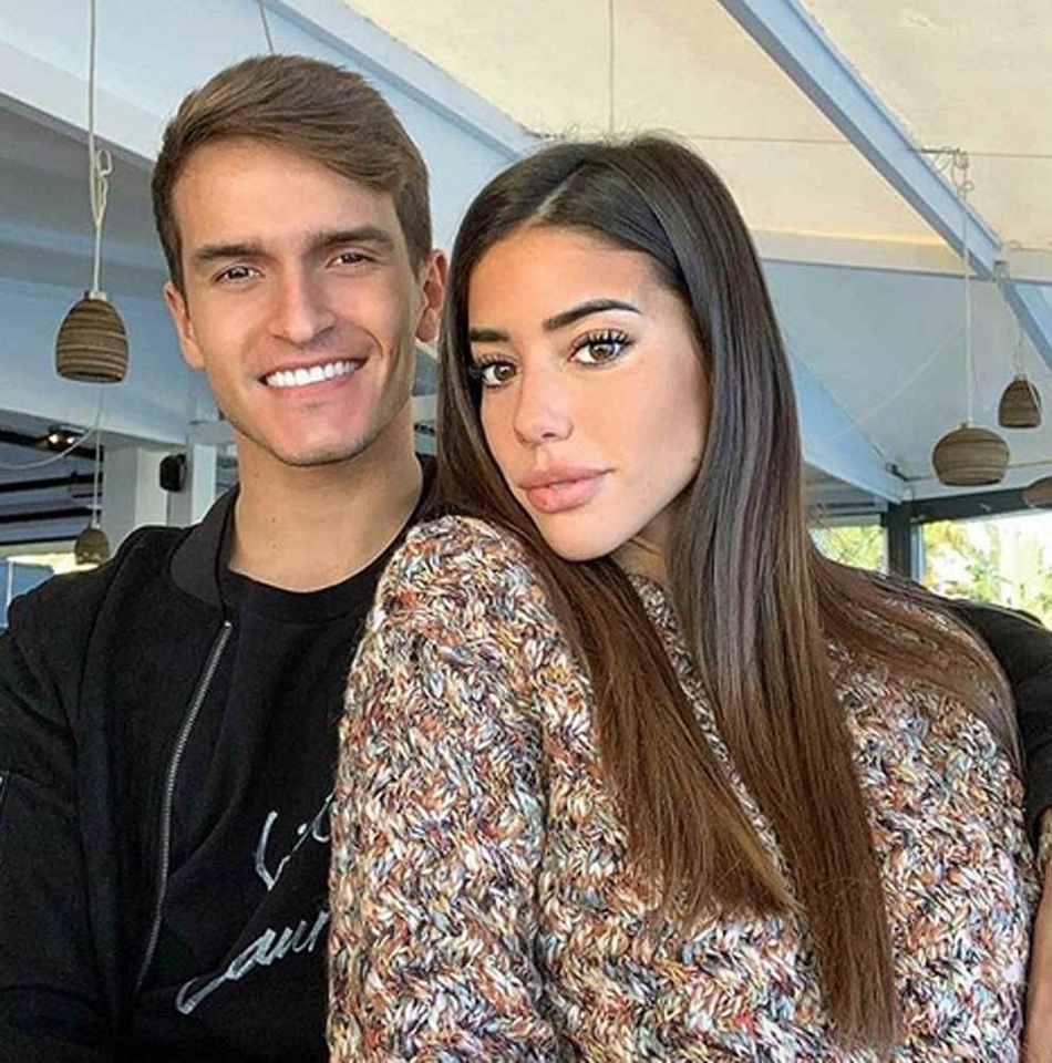 巴萨悍将女友绝世好臀 露半球勾诱