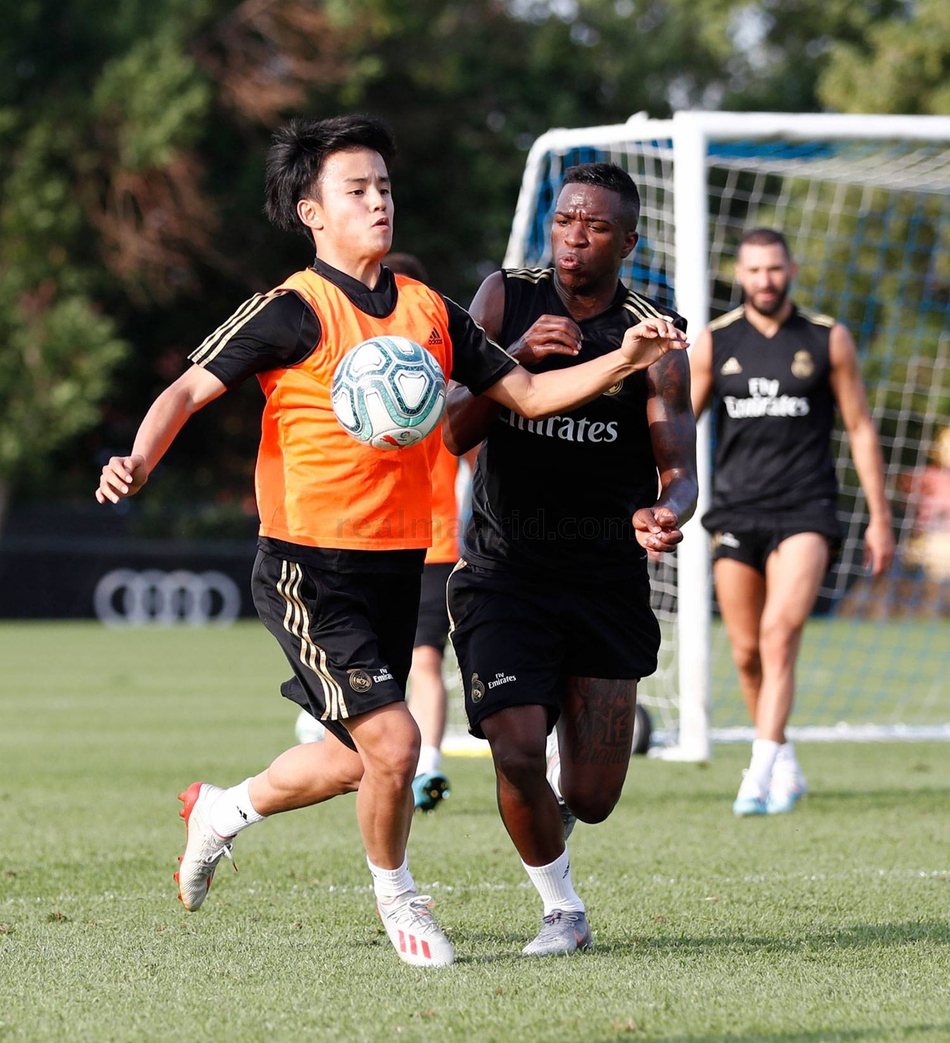 日本两大天才相聚皇马巴萨