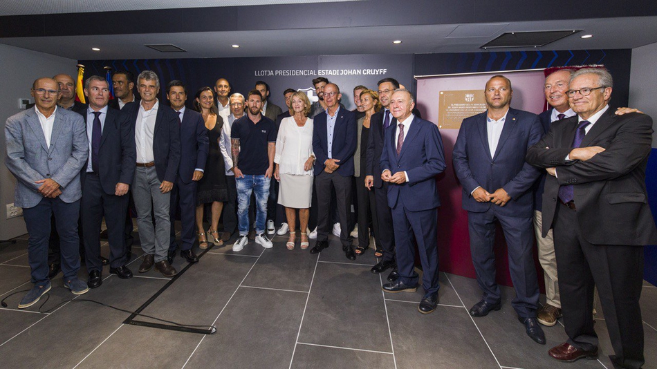 梅西皮克出席克鲁伊夫球场开幕仪式