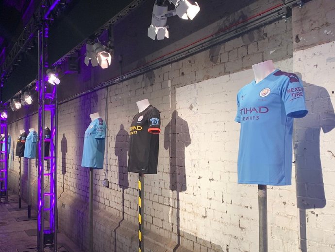 曼城新品牌球衣上架出售