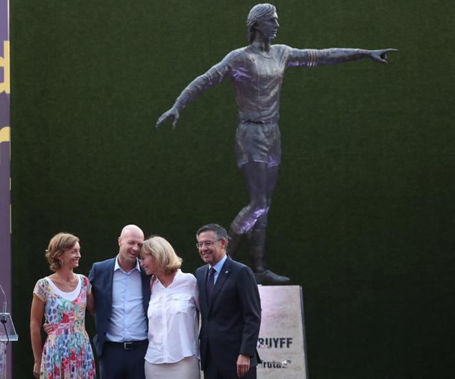 巴萨克鲁伊夫雕像揭幕 这句历史名言