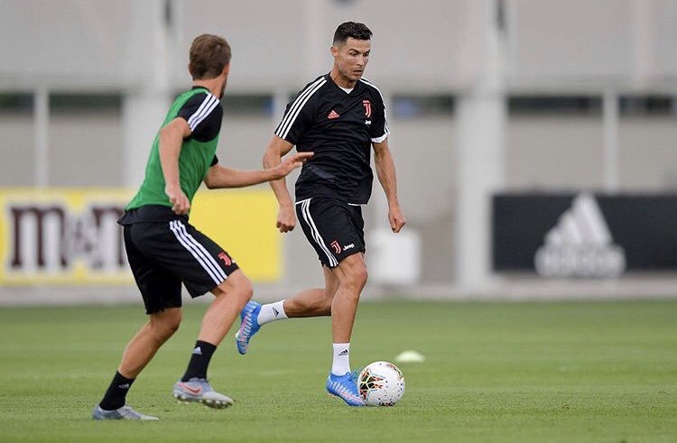 C罗回到训练场备战新赛季！