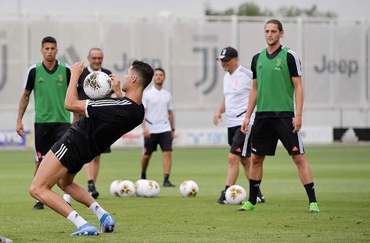 C罗回到训练场备战新赛季！