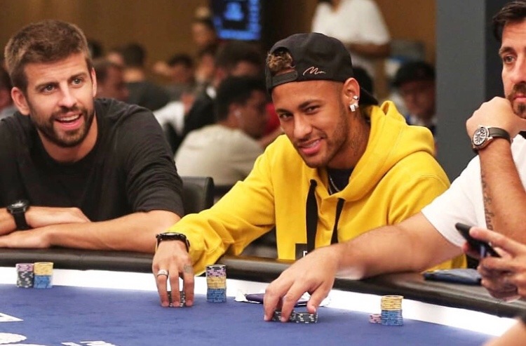 皮克与内马尔打扑克牌