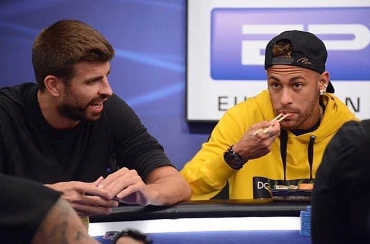 皮克与内马尔打扑克牌