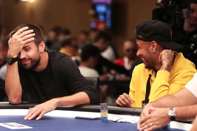 皮克与内马尔打扑克牌