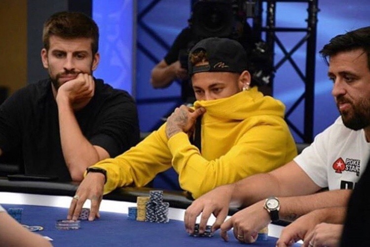 皮克与内马尔打扑克牌