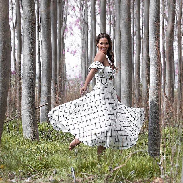 前皇马悍将娇妻大胆半裸写真