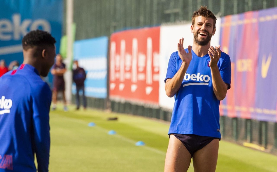 梅西留守巴萨训练 阳光笑脸