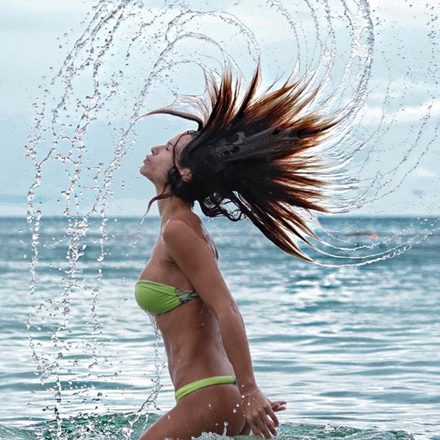 前皇马悍将娇妻大胆半裸写真