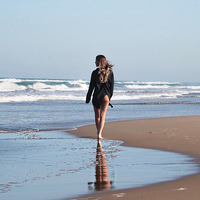 前皇马悍将娇妻大胆半裸写真