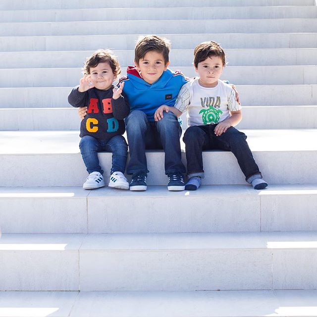 梅西和他的三个萌娃 太可爱了