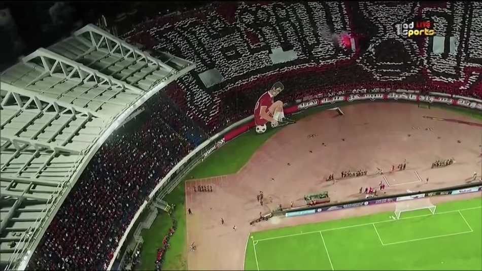 震撼！看台变地狱 喷火龙飞天