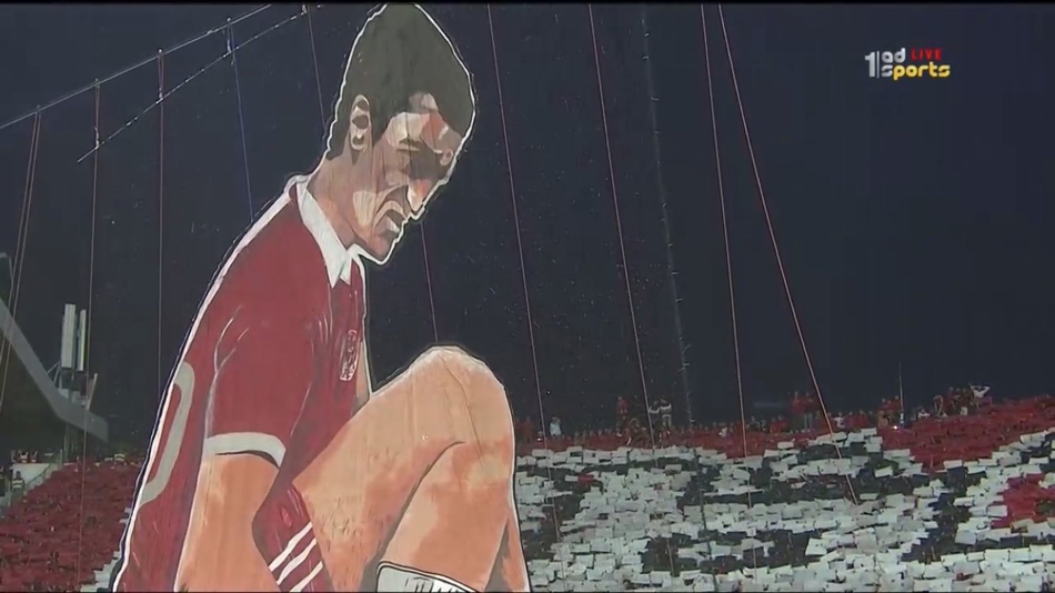 震撼！看台变地狱 喷火龙飞天