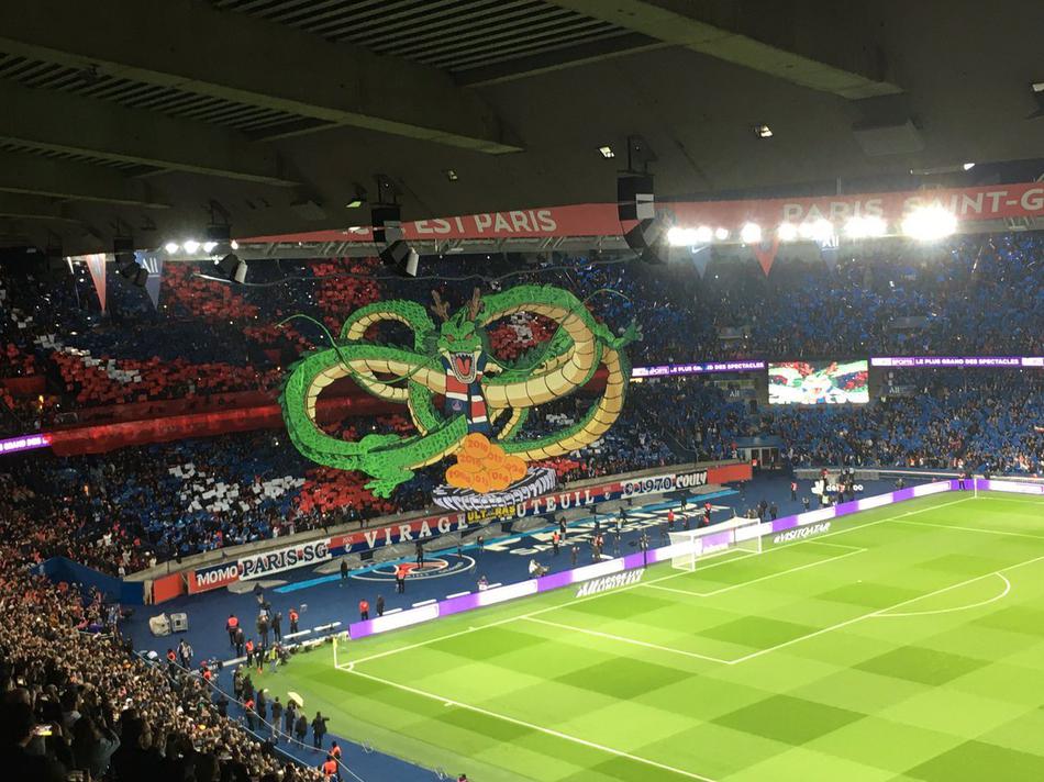 帅爆！巴黎看台惊现龙珠神龙