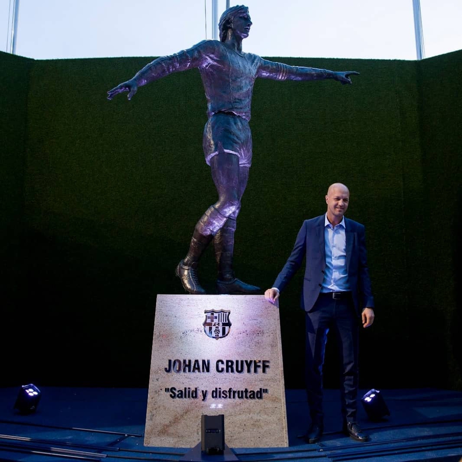 巴萨克鲁伊夫雕像揭幕 这句历史名言