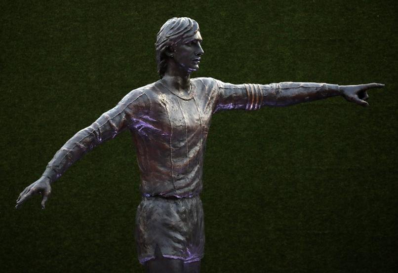 巴萨克鲁伊夫雕像揭幕 这句历史名言