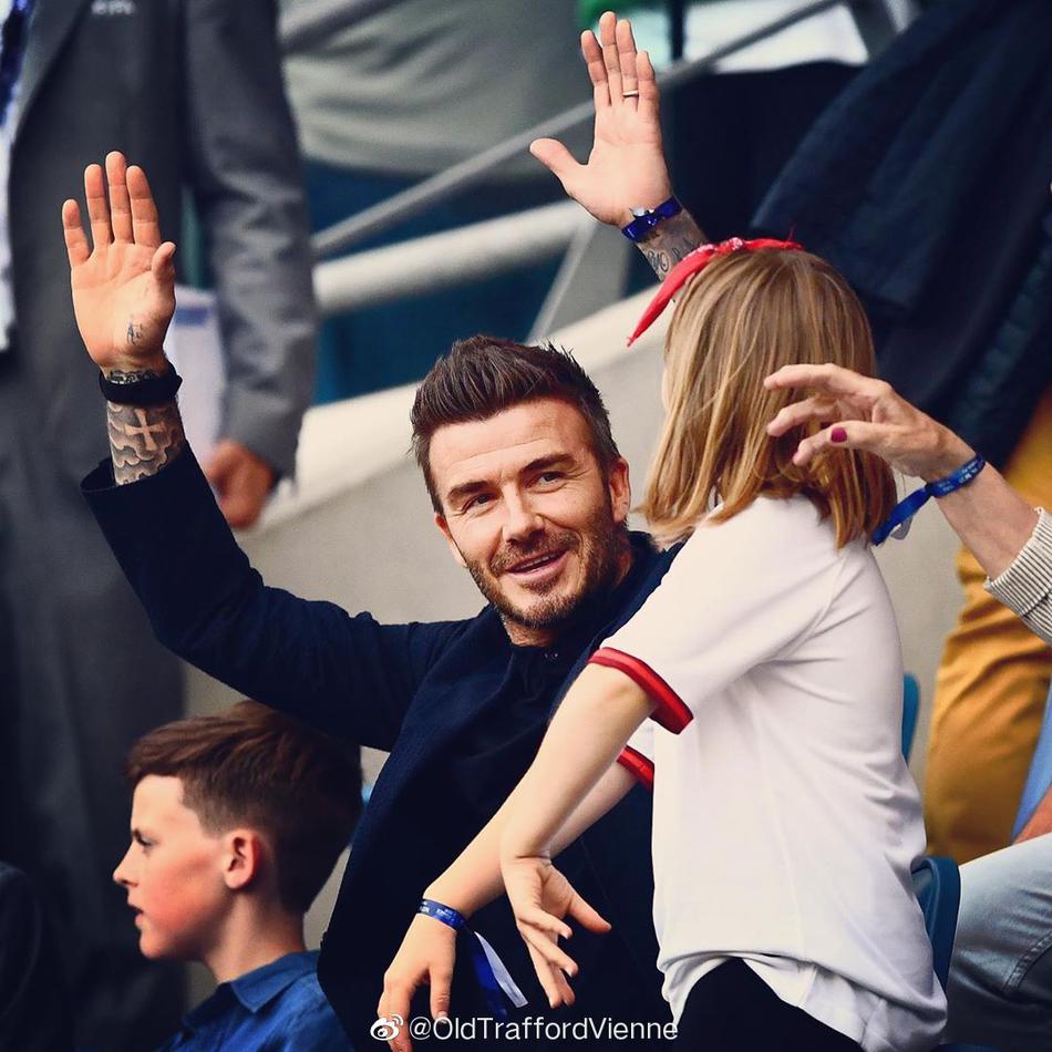 小贝带小七探营英格兰女足