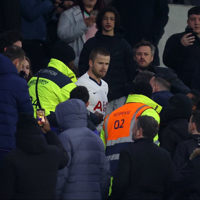 热刺大将冲上看台与球迷爆发冲突