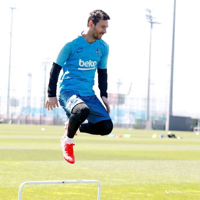 梅西开心训练已拂去欧冠阴影