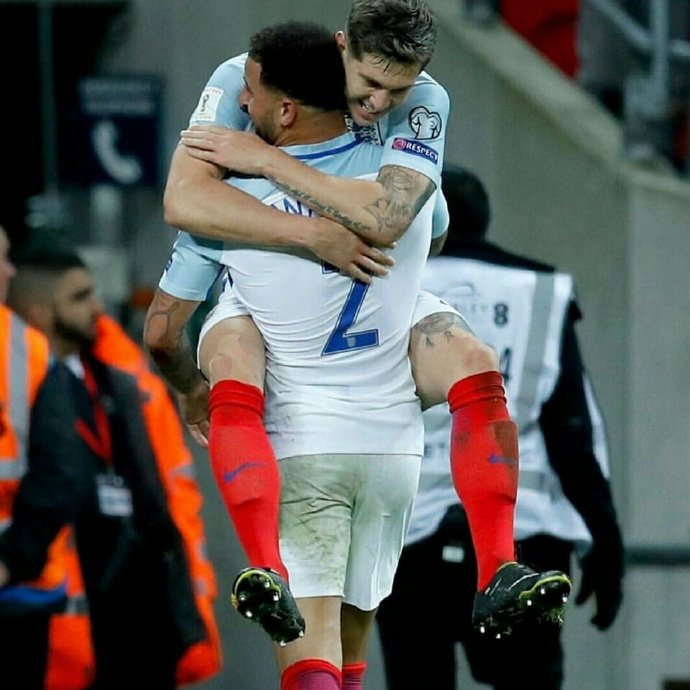 基情曼城 瓜帅这深情一吻给谁