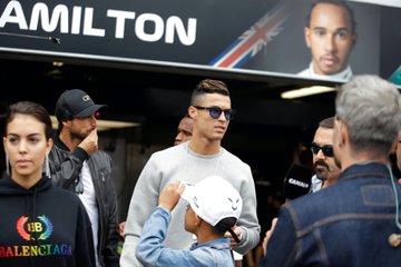 C罗观看F1合影汉密尔顿