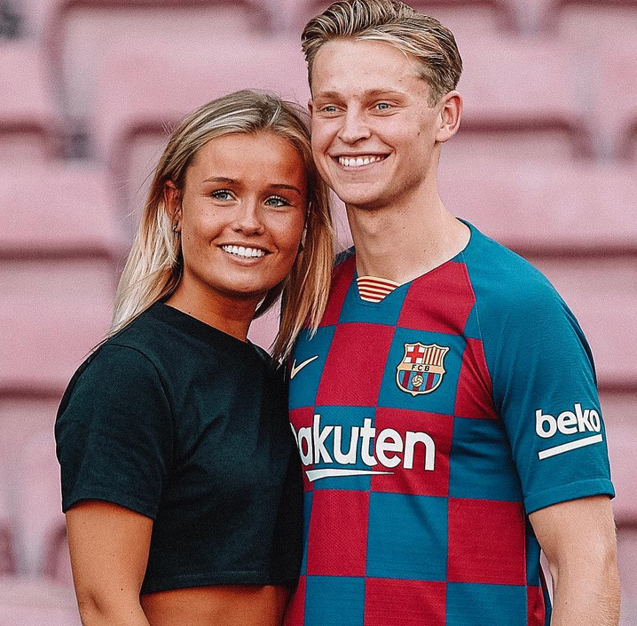 恩爱眷侣！巴萨天才身旁一直有这小花陪伴