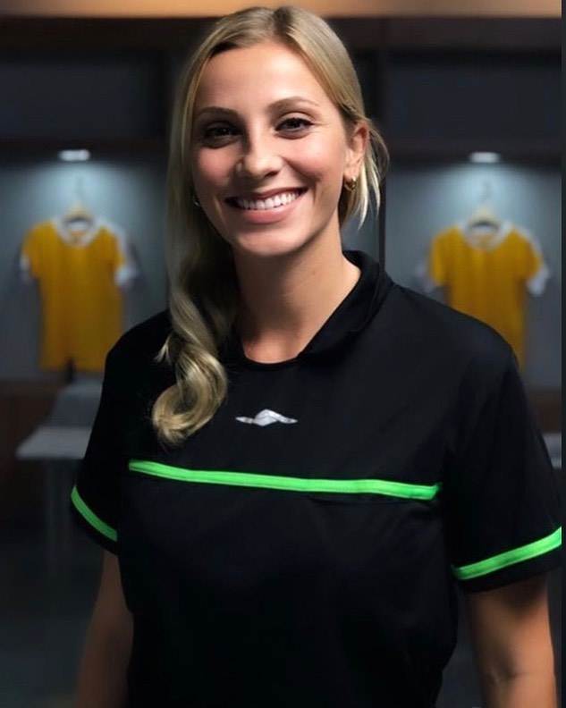 美女裁判火了 调戏球员 恋爱的感觉