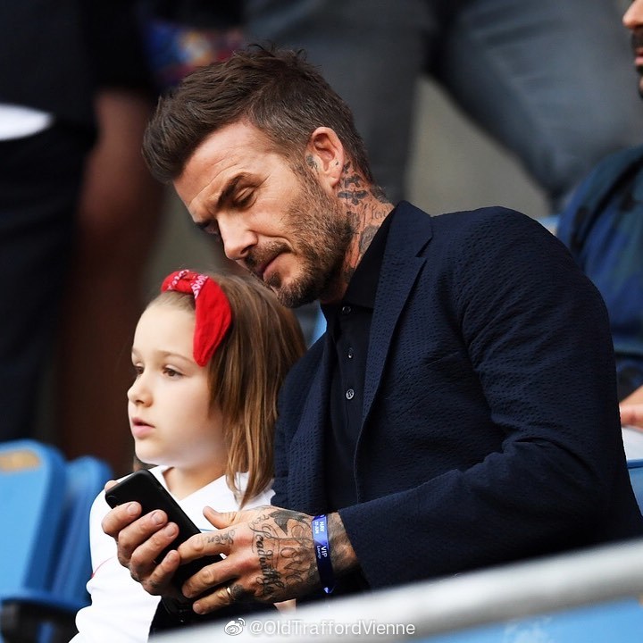 小贝带小七探营英格兰女足