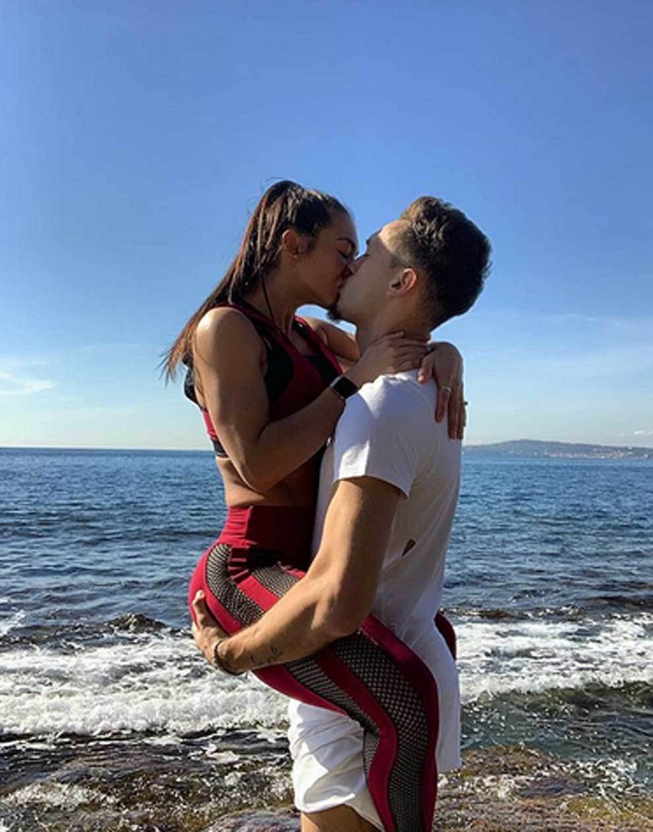 法甲人妻浴室全裸玩自拍