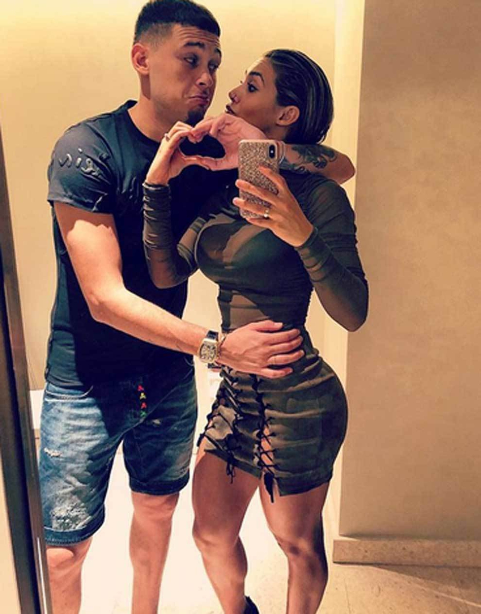 法甲人妻浴室全裸玩自拍