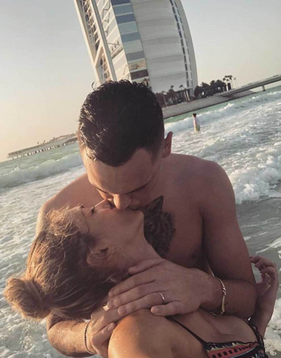 法甲人妻浴室全裸玩自拍