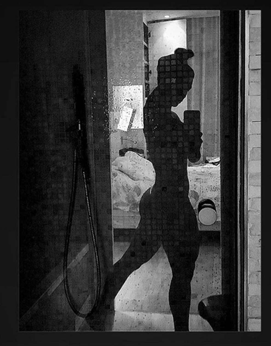 法甲人妻浴室全裸玩自拍