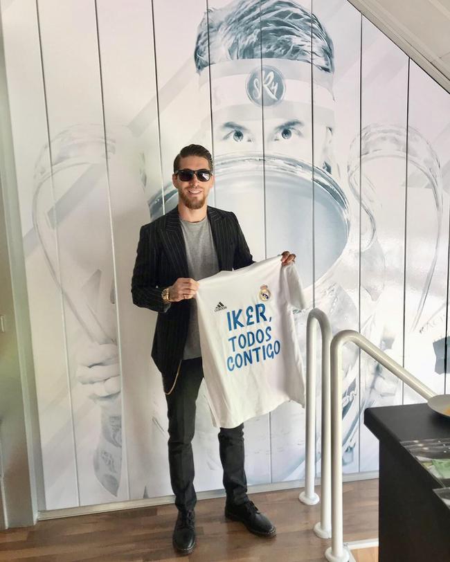 皇马全队穿特别T恤祝福卡西