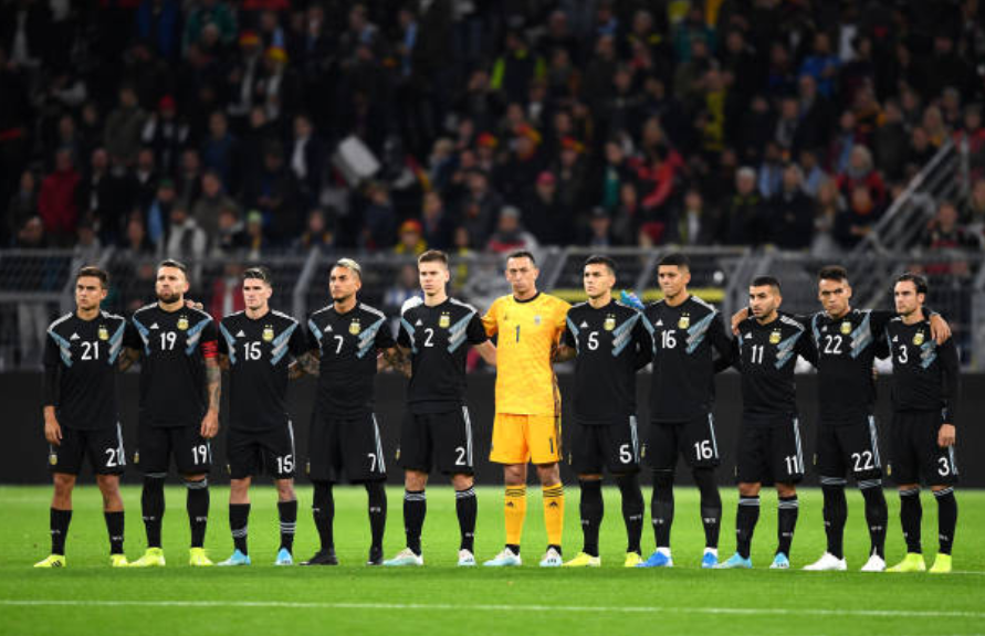 德国大将赛前默哀竟笑出声 想起啥了