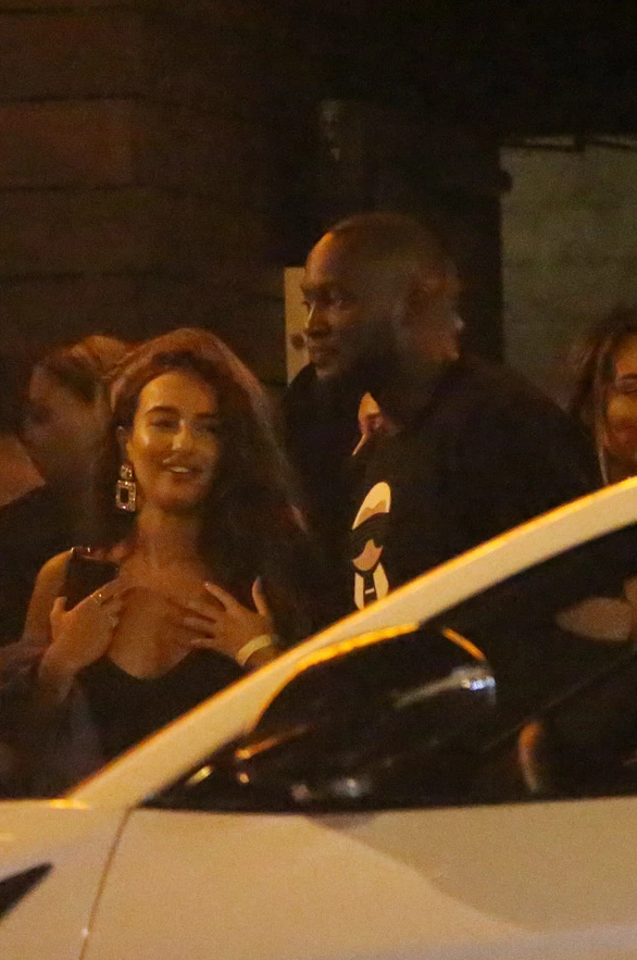 卢卡库与神秘女子开趴到深夜2点半