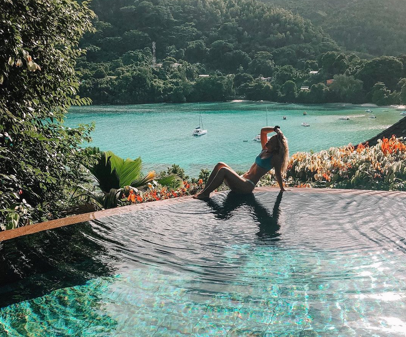 恩爱眷侣！巴萨天才身旁一直有这小花陪伴