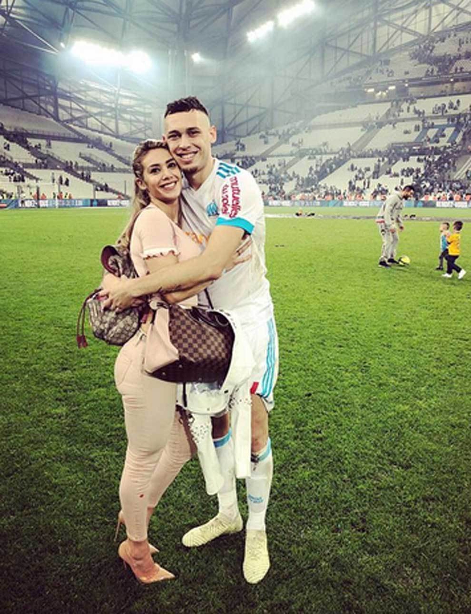 法甲人妻浴室全裸玩自拍